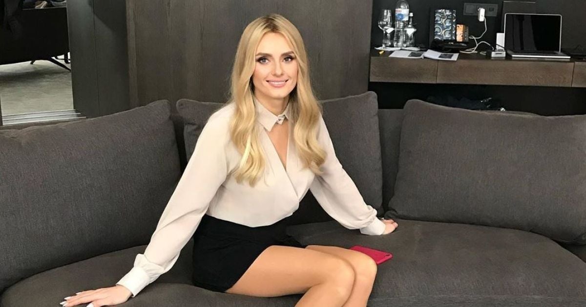 Ірина Федишин в обтислій сукні з декольте похизувалася бюстом та пласким животиком