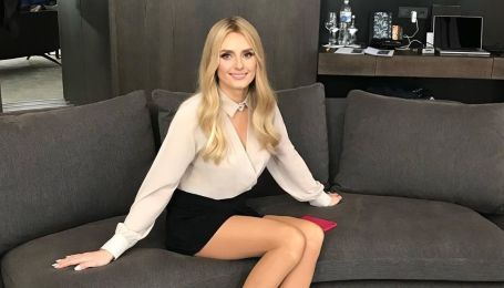 Ірина Федишин в обтислій сукні з декольте похизувалася бюстом та пласким животиком