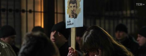 Під посольством Росії у Києві відбулася акція до шостої річниці анексії Криму