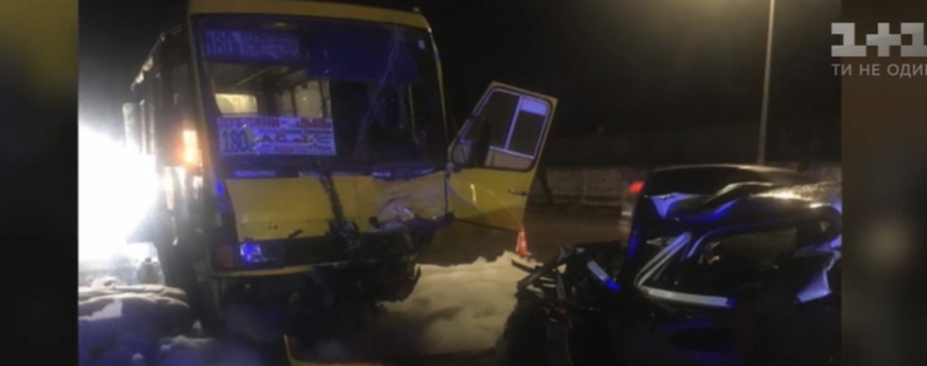 Под Львовом маршрутка с пассажирами попала в смертельную аварию