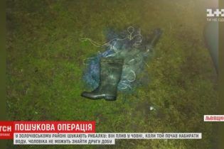 Во Львовской области ищут рыбака, который начал тонуть с лодкой