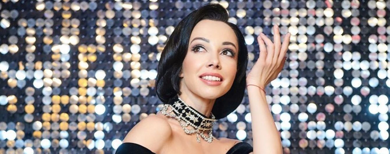 У вечірній сукні і з сином за руку: Катерина Кухар опублікувала цікавий бумеранг