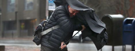 Зливи, грози, пориви вітру, туман та місцями затоплення угідь: погода на вихідні