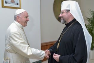 Папа Римский, несмотря на недомогание, встретился с главой УГКЦ и получил от него символический подарок