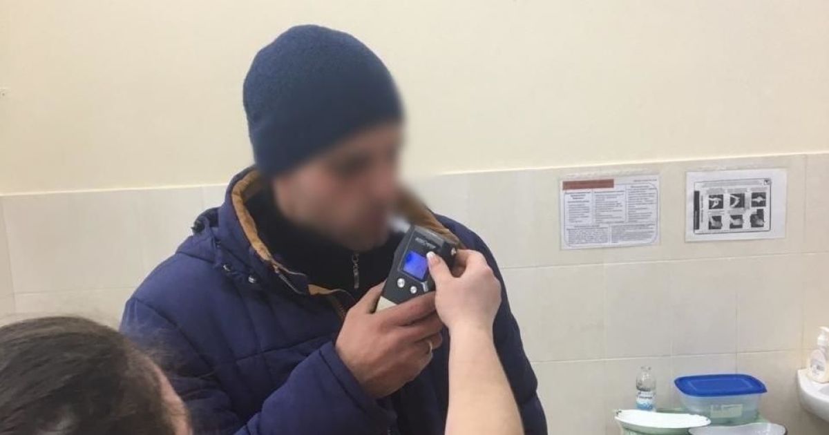В Одесской области пьяный мотоциклист сбил курсанта полицейского вуза и скрылся с места ДТП