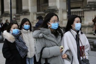 У Франції розповіли, коли відкриють кордони та відновлять роботу ресторанів