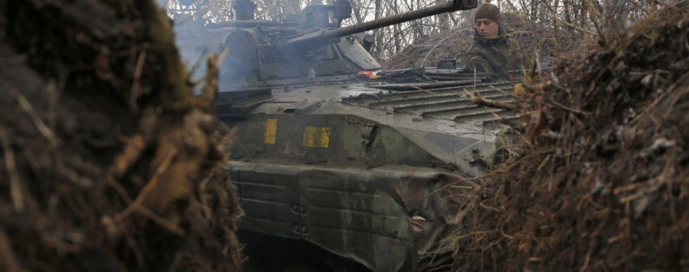 Терористи 15 разів стріляли на Донбасі: боєць ООС загинув, ще один поранений