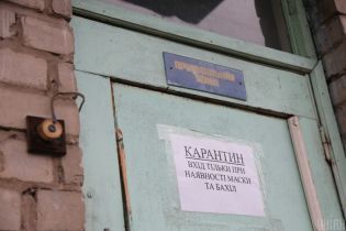 Коронавирус в Черновцах: жители дома собрались на митинг под окнами от больного с требованиями