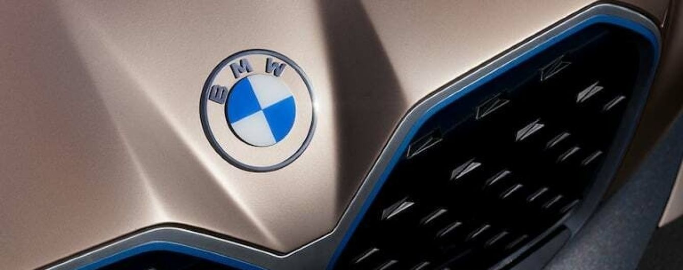 BMW створила особливий логотип для електрокарів. Фото