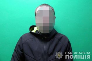 Мужчина с ножом набросился на посетителя одного из киевских кафе