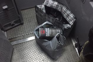 На границе в поезде "Полтава-Москва" в топке для угля нашли контрабандные ром и виски