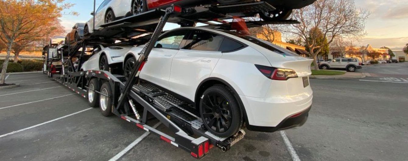 Первые заказчики Tesla Model Y получили документы на электрокары