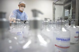 Вчені в усьому світі припускають, що є ще один спосіб інфікування коронавірусом