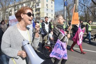 Феминистки и библиотекарши: как в крупнейших городах Украины прошли марши за права женщин