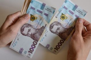 Урізання зарплат топчиновникам та допомога тим, хто втратив роботу: як Кабмін хоче змінити держбюджет
