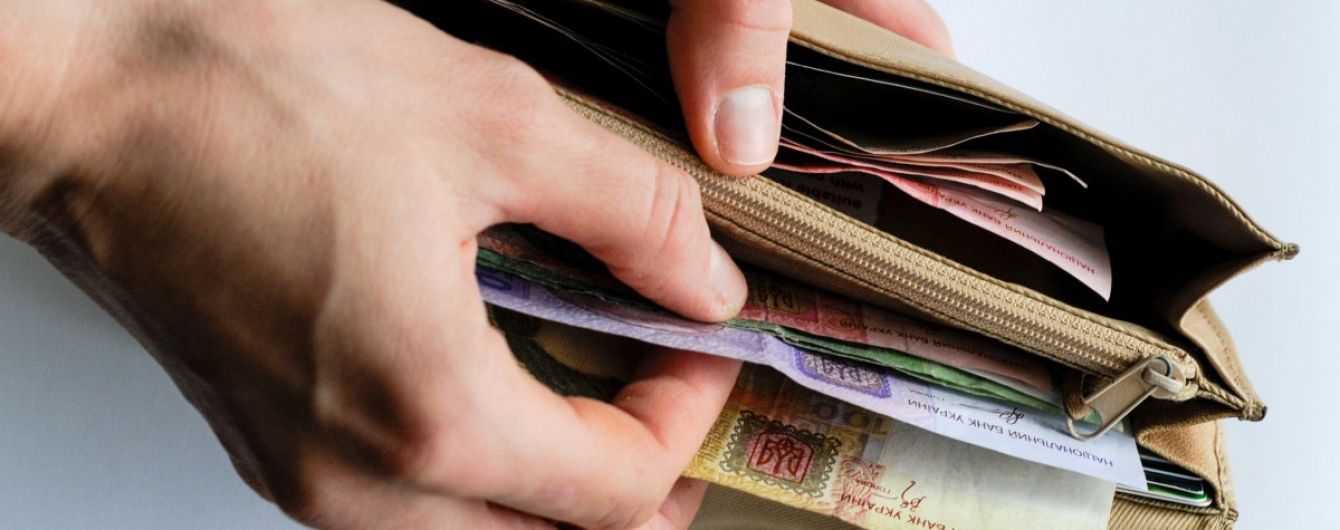 Наслідки коронавірусу в Україні: яким буде курс долара, наскільки впаде економіка та де шукати допомоги