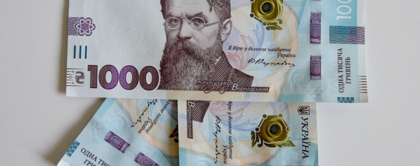 Обещанные правительством прибавки получили медики лишь в одном регионе - Степанов