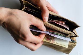 Збільшення видатків на пенсії й медицину та врізання коштів на ремонт доріг: що передбачають зміни до бюджету