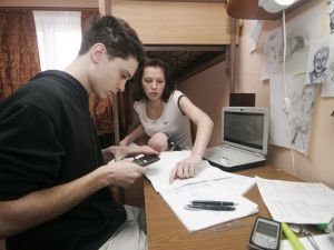 Родители и педагоги готовятся снова начать дистанционное обучение в случае новой вспышки коронавируса