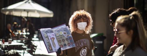 Испания открывает пляжи и рестораны, когда количество жертв коронавируса в стране приближается к 29 тысячам
