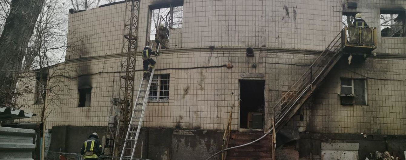 У Києві двоє людей загинули у пожежі на покинутій базі відпочинку