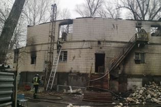 В Киеве двое людей погибли в пожаре на заброшенной базе отдыха