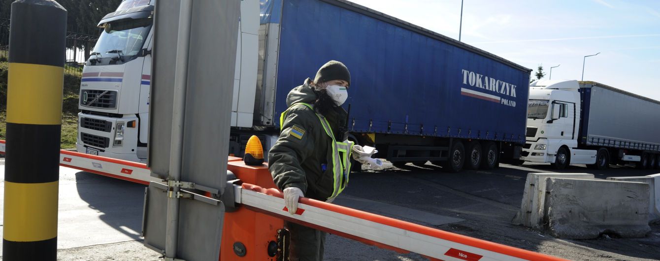 Пів сотні осіб з 2,5 млн: дані ДПСУ свідчать про неефективність вимірювання температури на кордоні