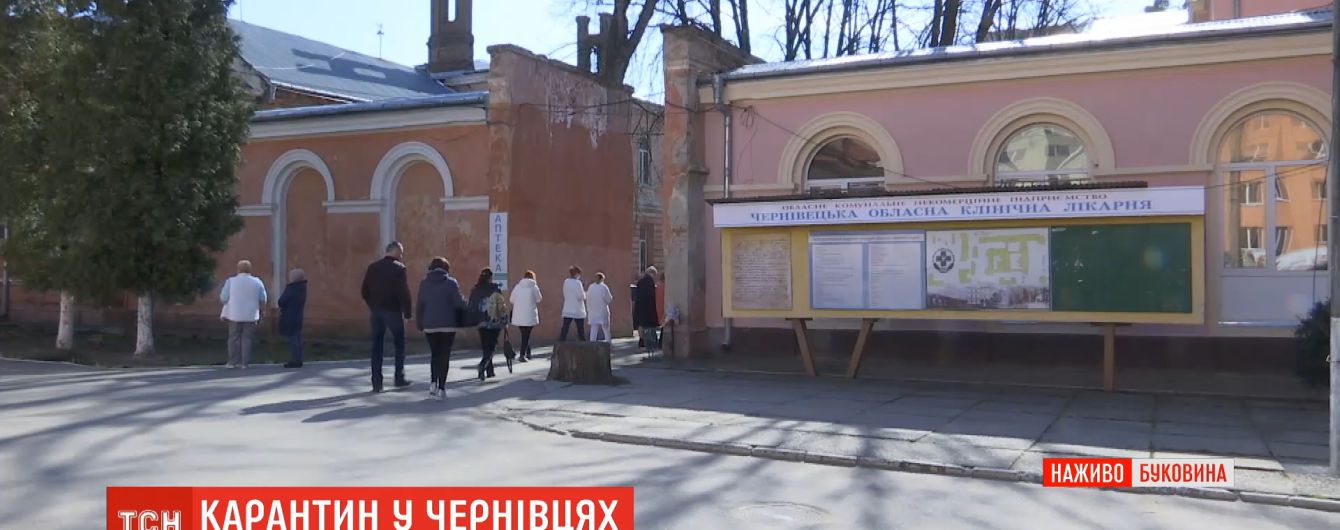 У Чернівцях поховали жінку, у якої був виявлений коронавірус. Родичі звинувачують у смерті медиків