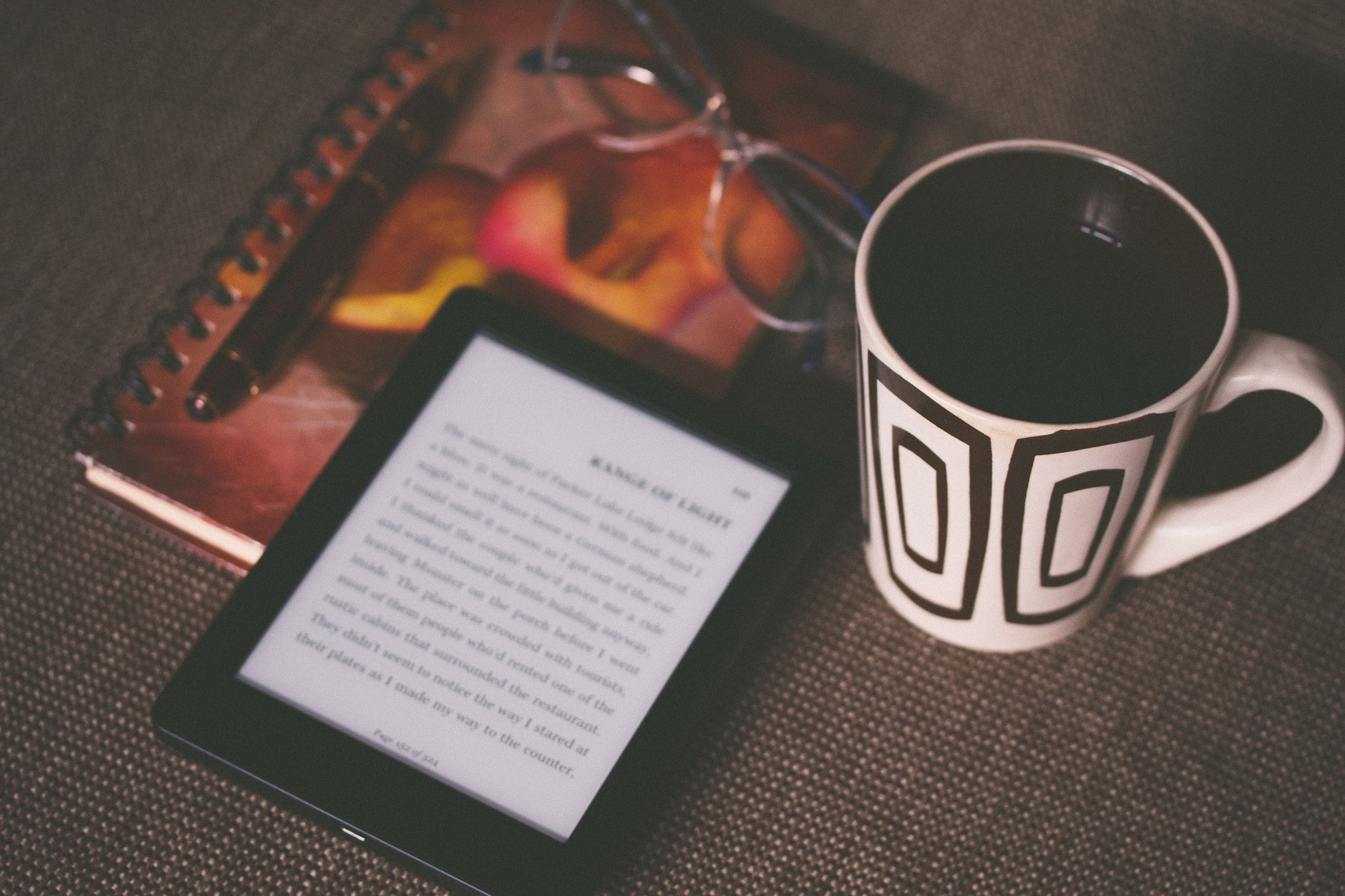 Книжки, читання, електронна книга