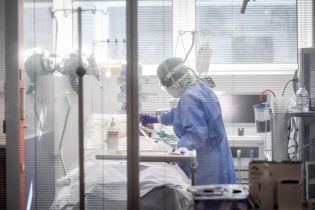 Итальянца, который первым в стране инфицировался новым коронавирусом, выписали из больницы
