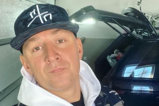 Потап перед безлюдным залом спел о карантине