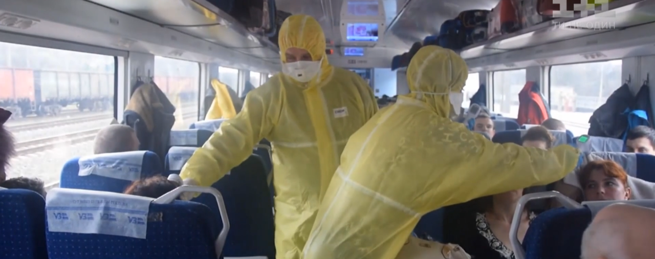В Киев из Польши спецпоездами привезли эвакуированных украинцев. Как проверяли людей и обнаружили ли больных COVID-19