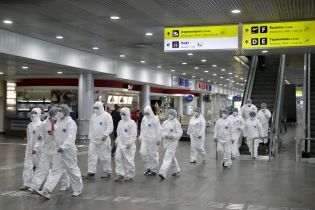 У Росії за добу виявили понад 200 хворих на коронавірус, половина – у Москві
