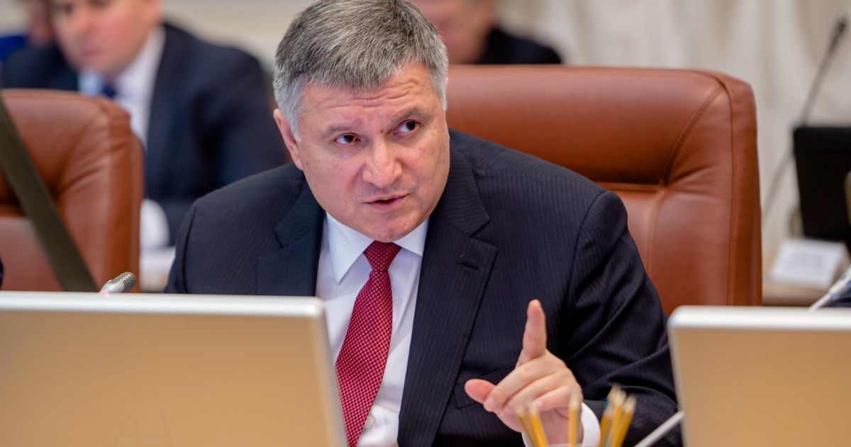 Перед введением санкций против "каналов Медведчука" президент срочно отправил начальника Генштаба на Донбасс — Аваков