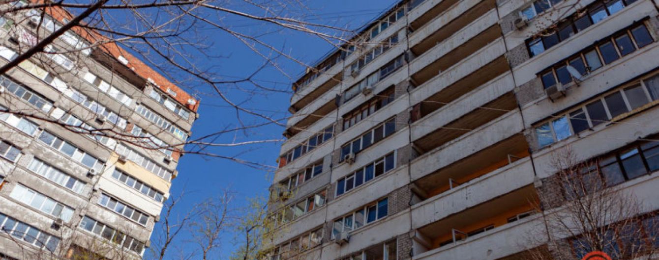 В Днепре женщина выпала из окна и разбилась