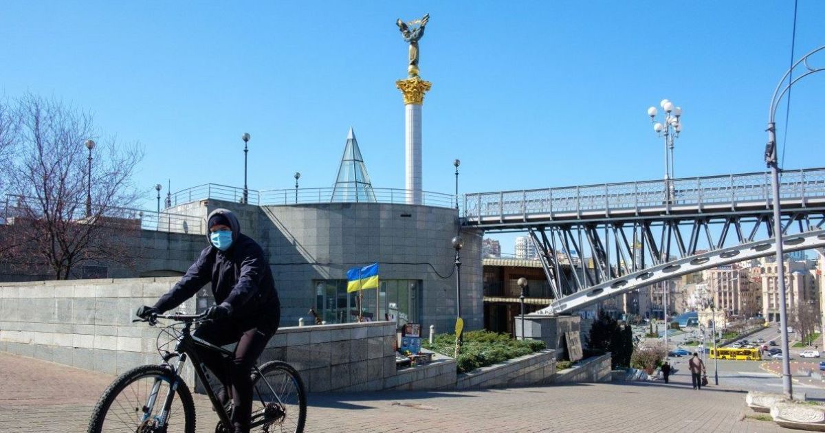 Кличко призвал людей сидеть на Пасху дома, чтобы ситуация с коронавирусом "не рванула"