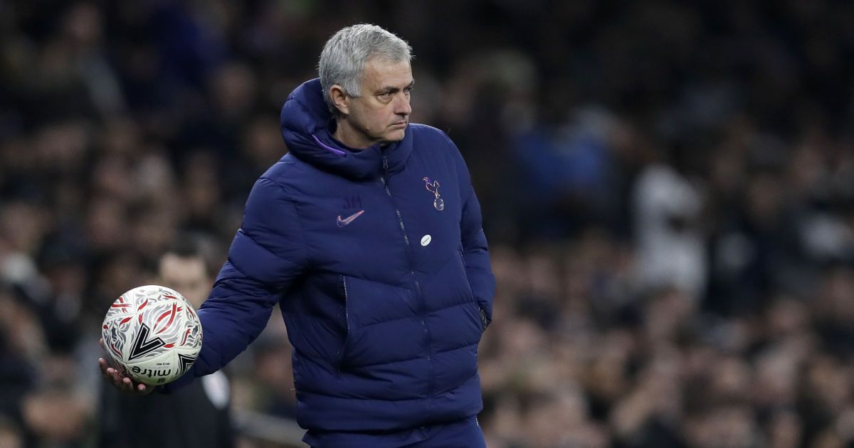 Звездный игрок заявил, что лучше завершит карьеру, чем перейдет в "Тоттенхэм": Моуринью брутально ответил