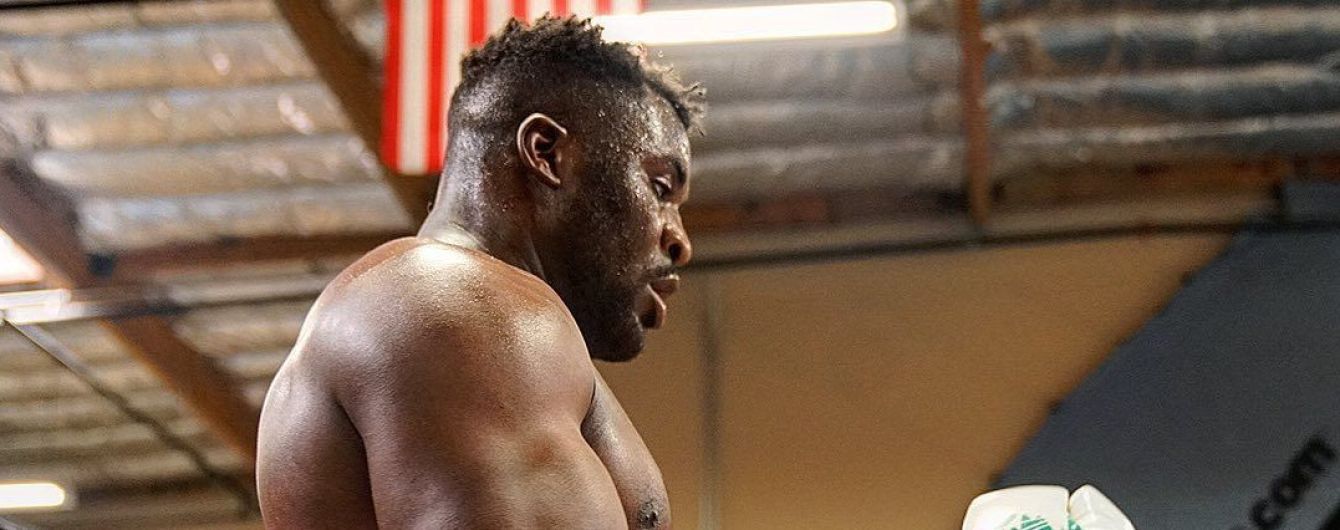 Актуальный бизнес: Боец UFC начал продажу антисептиков во время карантина