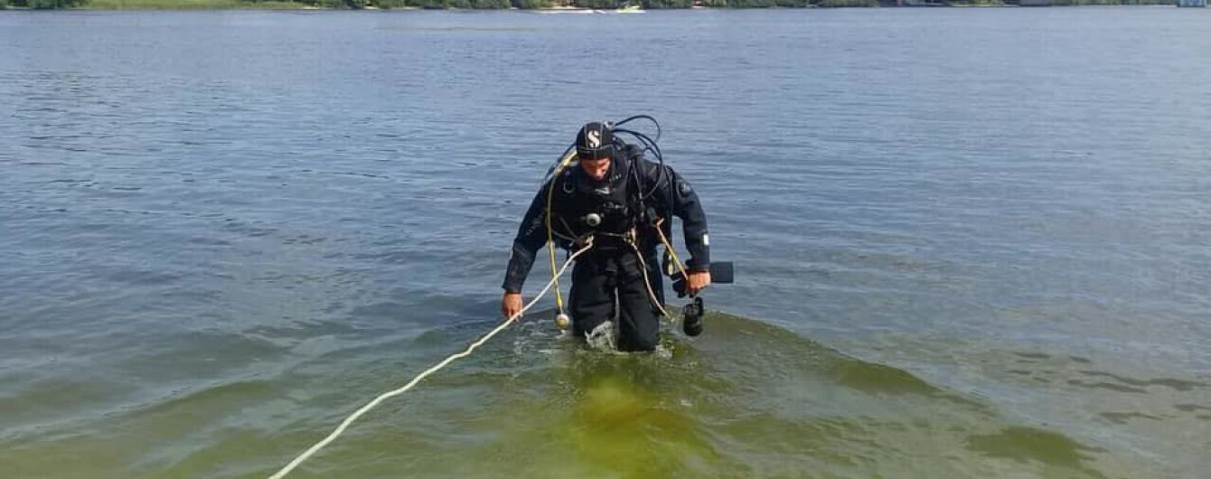 У Києві водолази з Дніпра витягнули тіло потопельника
