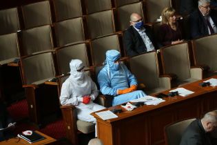 Парламент Болгарии остановил работу из-за коронавируса
