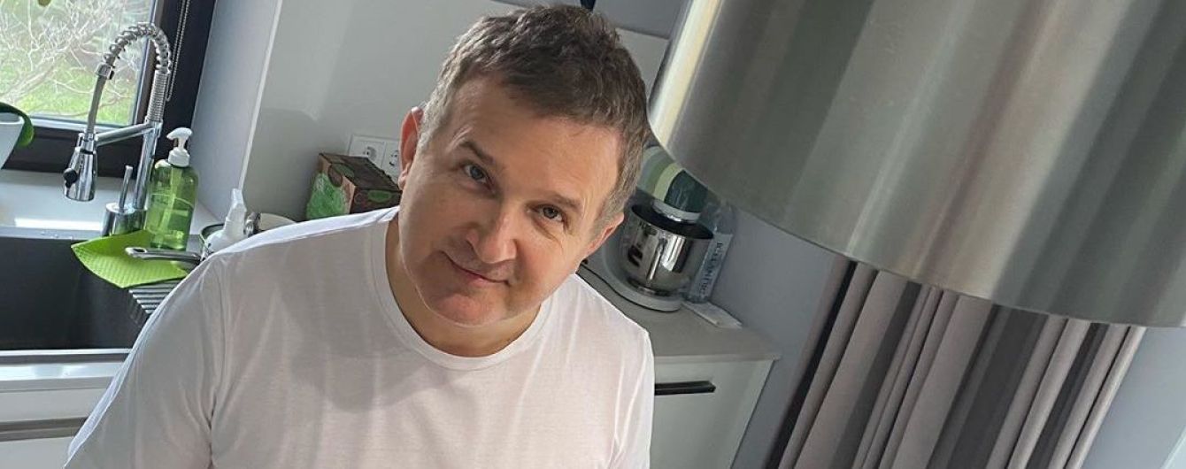 До чего карантин довел: Юрий Горбунов готовит у плиты любимое блюдо