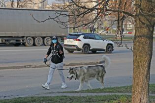 Кияни на карантині не ходять до туристичних місць, але облюбували місцеві парки і дитячі майданчики