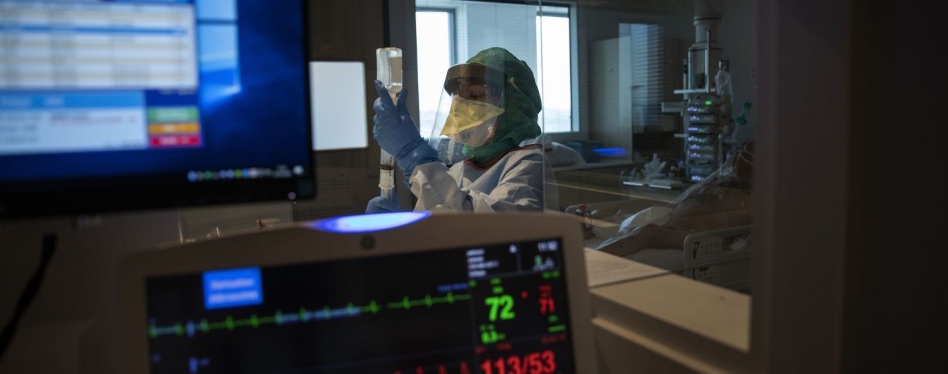 Внутреннее заражение: коронавирусом начали инфицироваться родственники украинцев, которые вернулись из-за границы