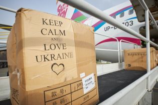 До України прибув другий медичний вантаж з Китаю: що привезли і куди доправлять