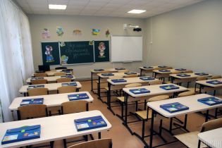 У Києві розпочалося приймання документів для зарахування дітей до 1 класу: що потрібно подати до школи