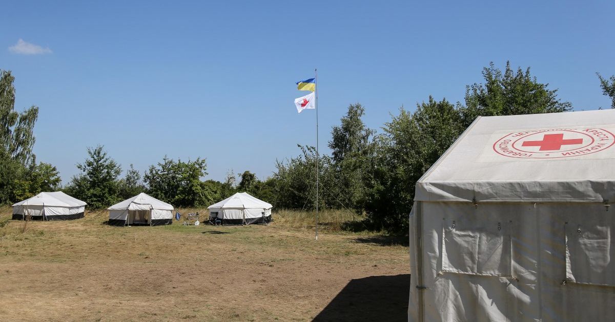 В Житомире и Днепре возле больниц поставили палатки для проверки больных коронавирусом