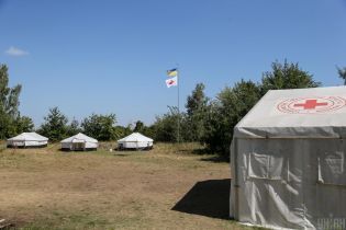 В Житомире и Днепре возле больниц поставили палатки для проверки больных коронавирусом