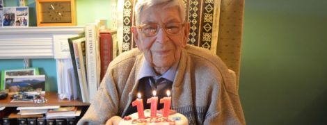 Британец в возрасте 112 лет стал самым старым мужчиной планеты и рассказал, как переживает вспышку коронавируса