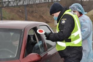 В украинских регионах перекрывают дороги из-за вспышки коронавируса: куда уже не проехать