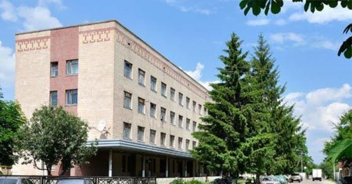 У Гребінці головна медсестра лікарні, яка готувалася до прийому хворих на коронавірус, скоїла самогубство